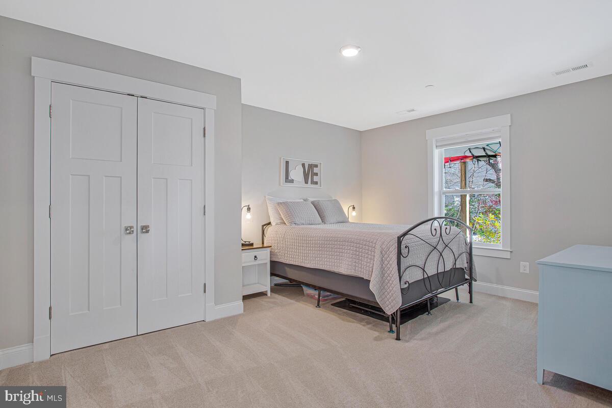 3729 BEACH DRIVE BOULEVARD