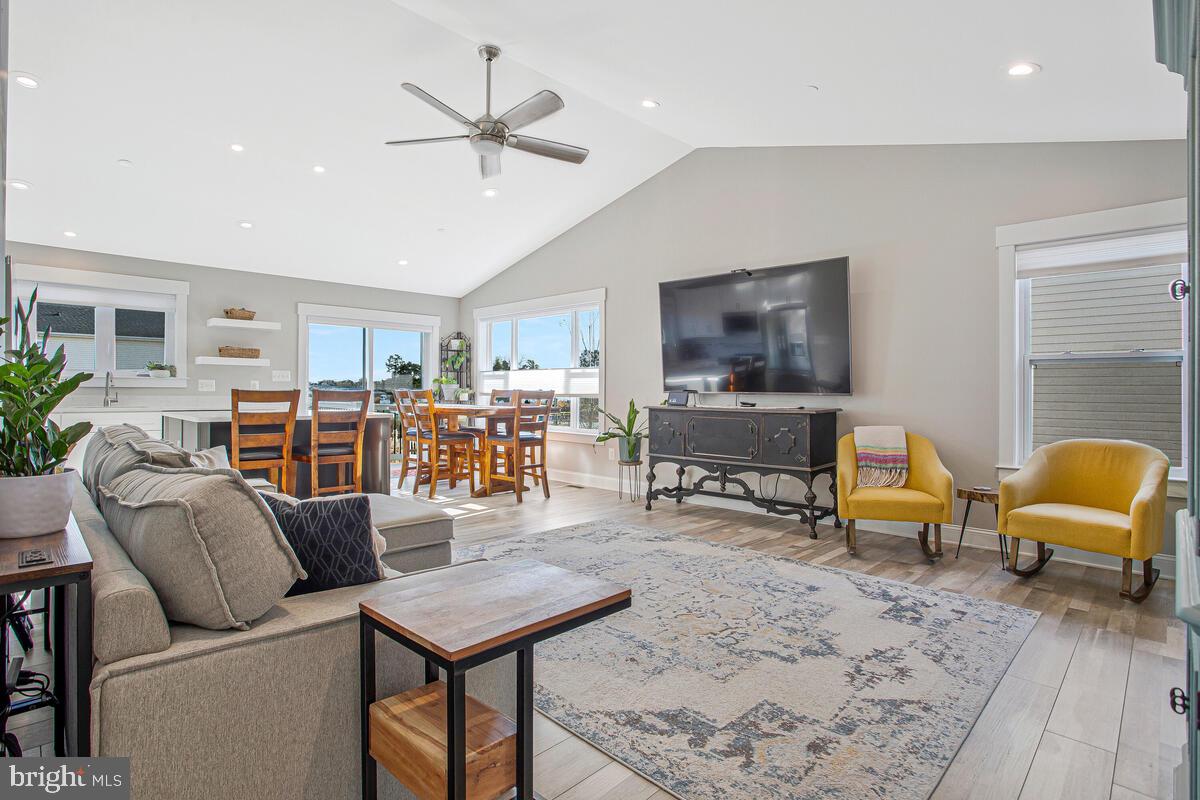 3729 BEACH DRIVE BOULEVARD