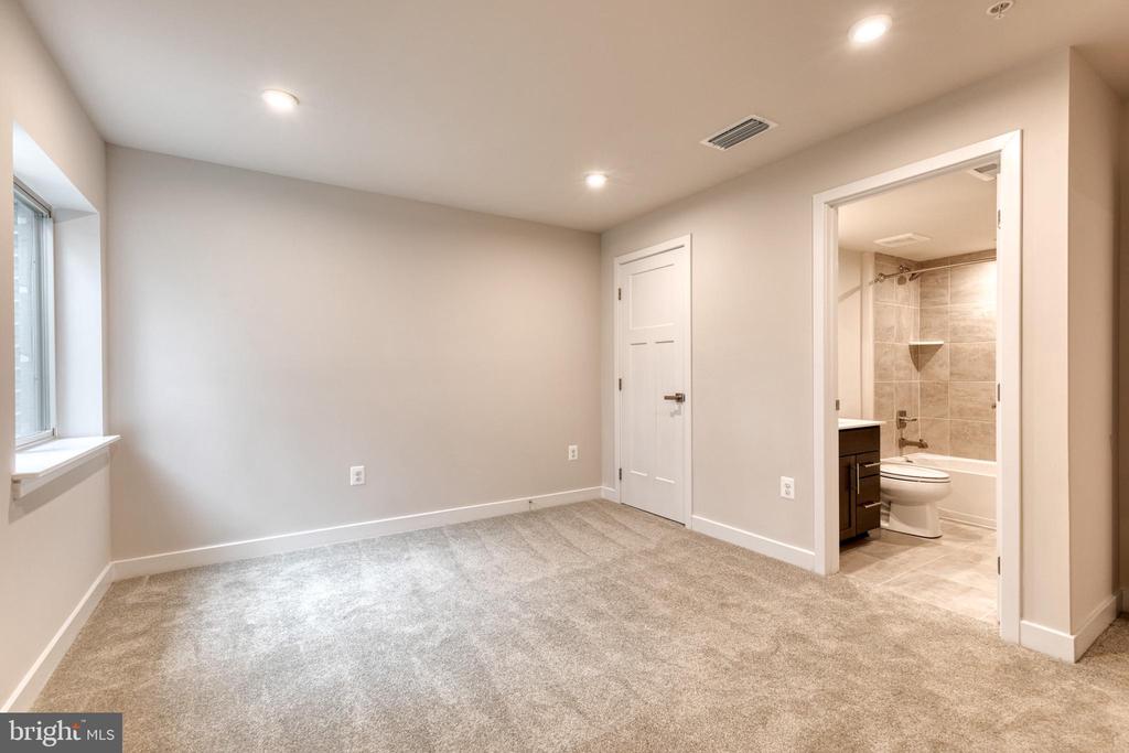 3433 JACOBS FORD WAY