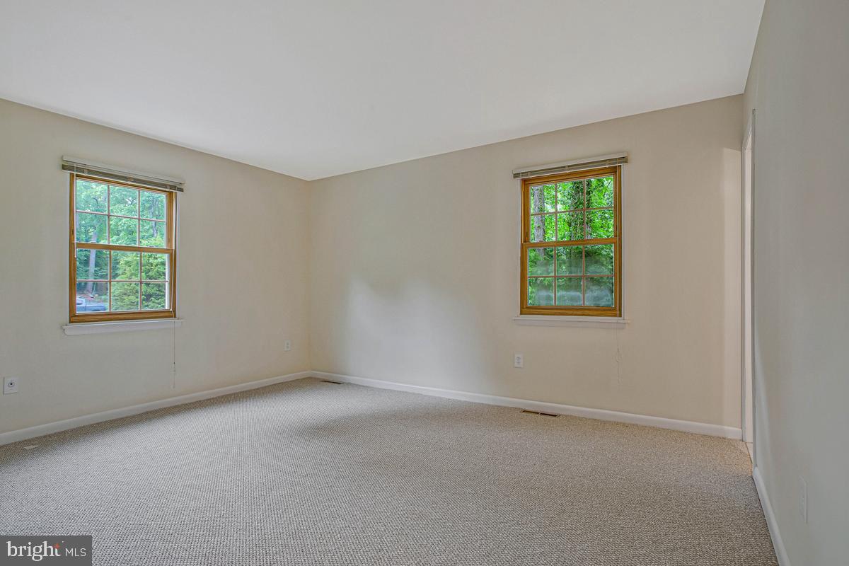 607 RIDGE DRIVE