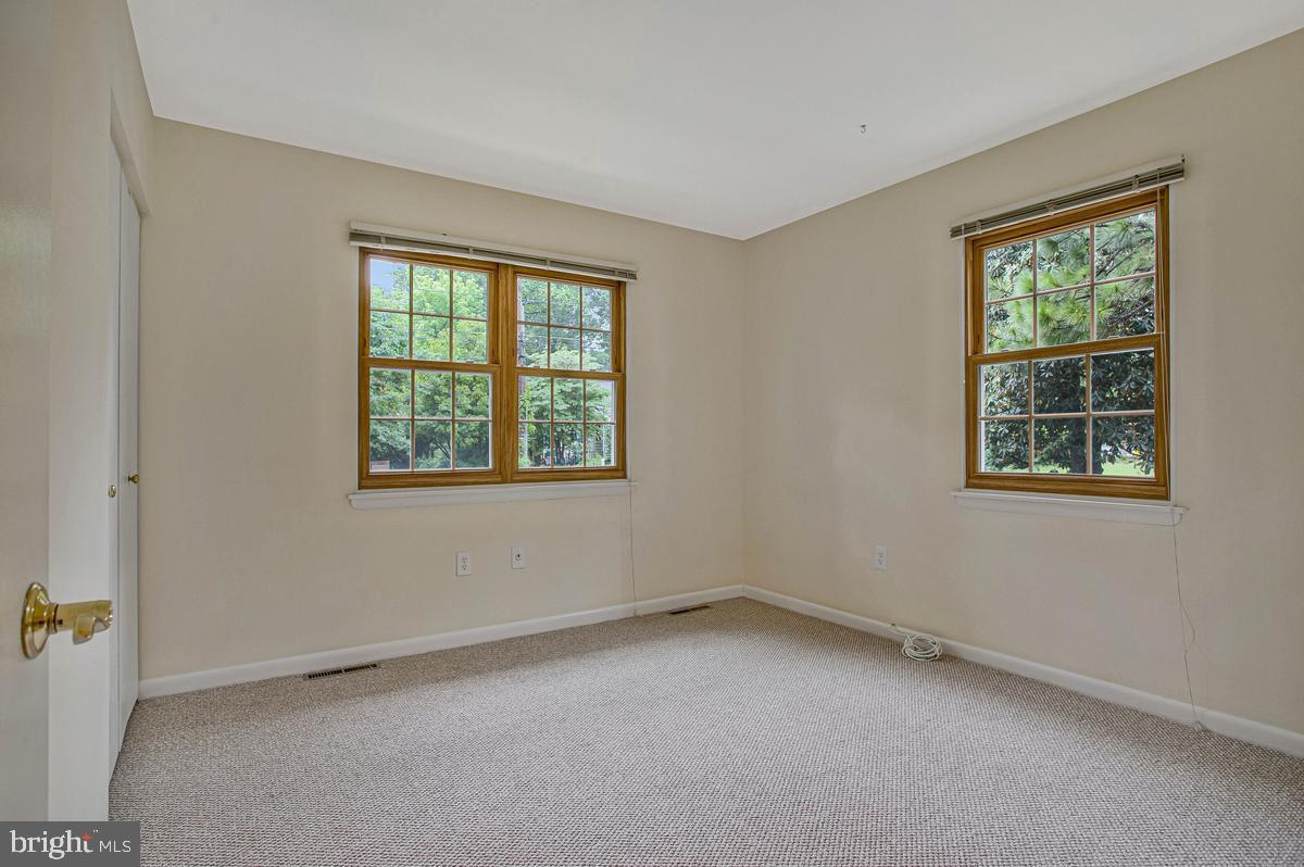 607 RIDGE DRIVE