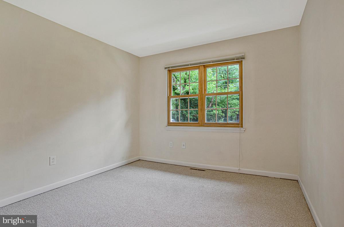 607 RIDGE DRIVE