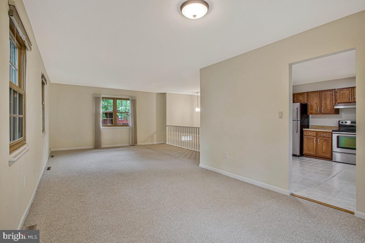 607 RIDGE DRIVE
