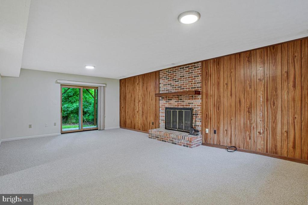 607 RIDGE DRIVE