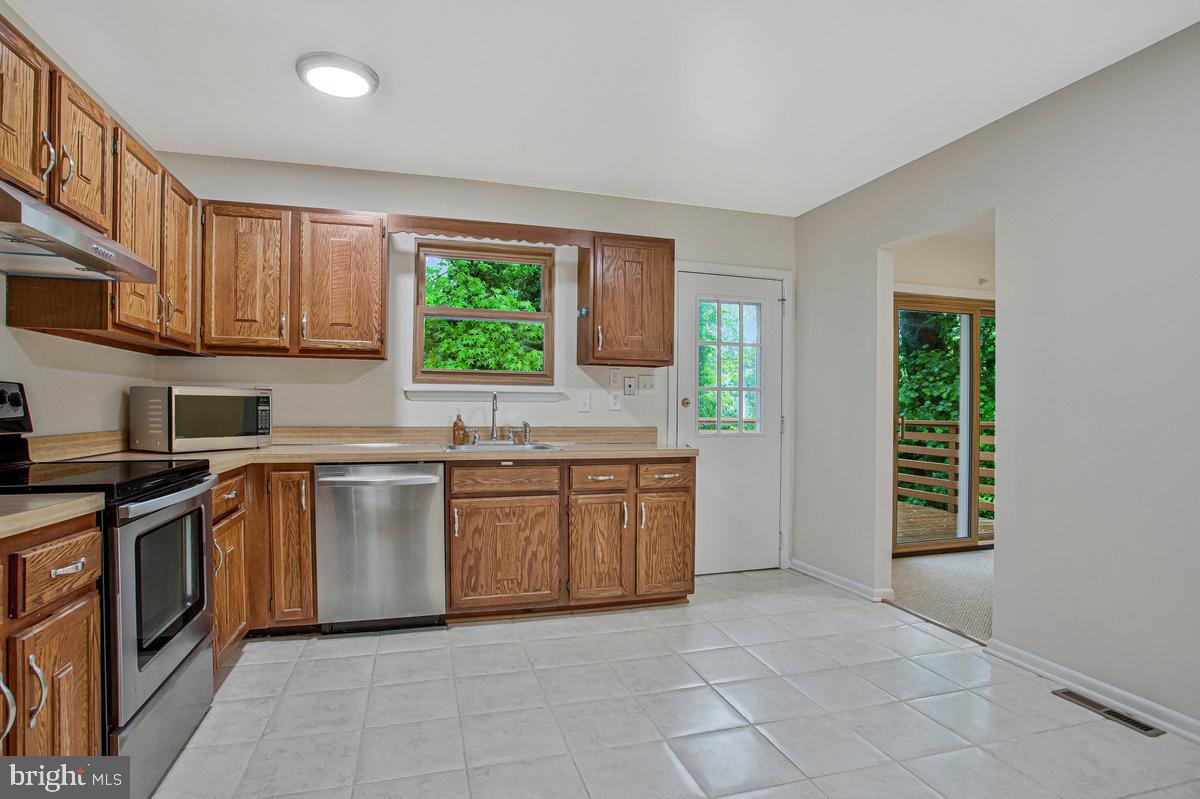 607 RIDGE DRIVE