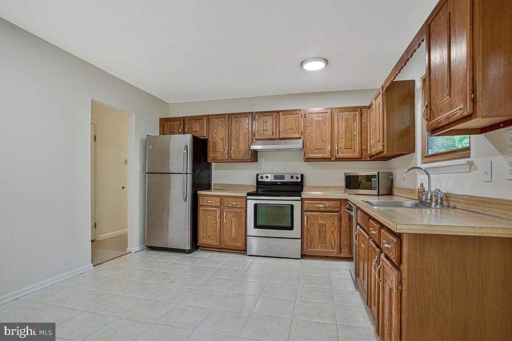 607 RIDGE DRIVE