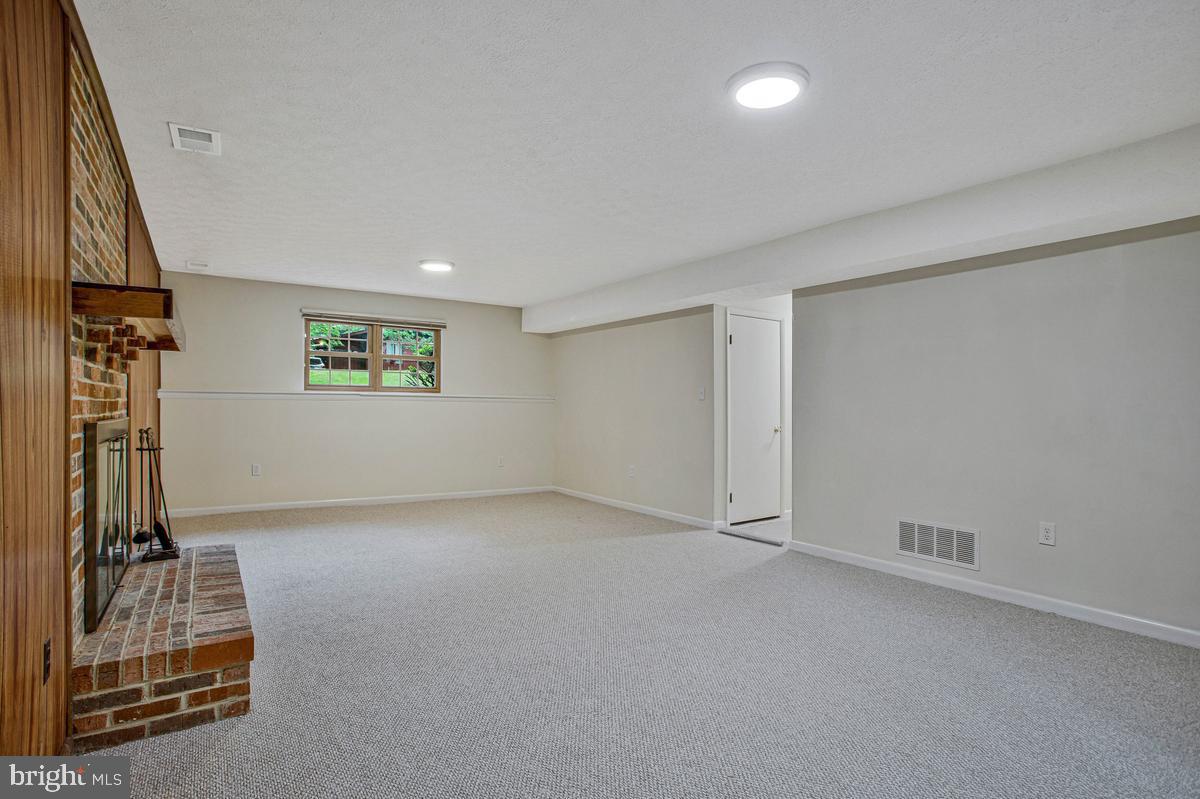 607 RIDGE DRIVE