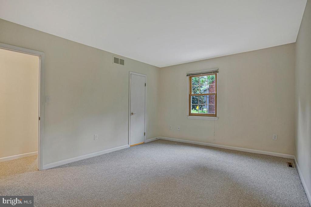 607 RIDGE DRIVE