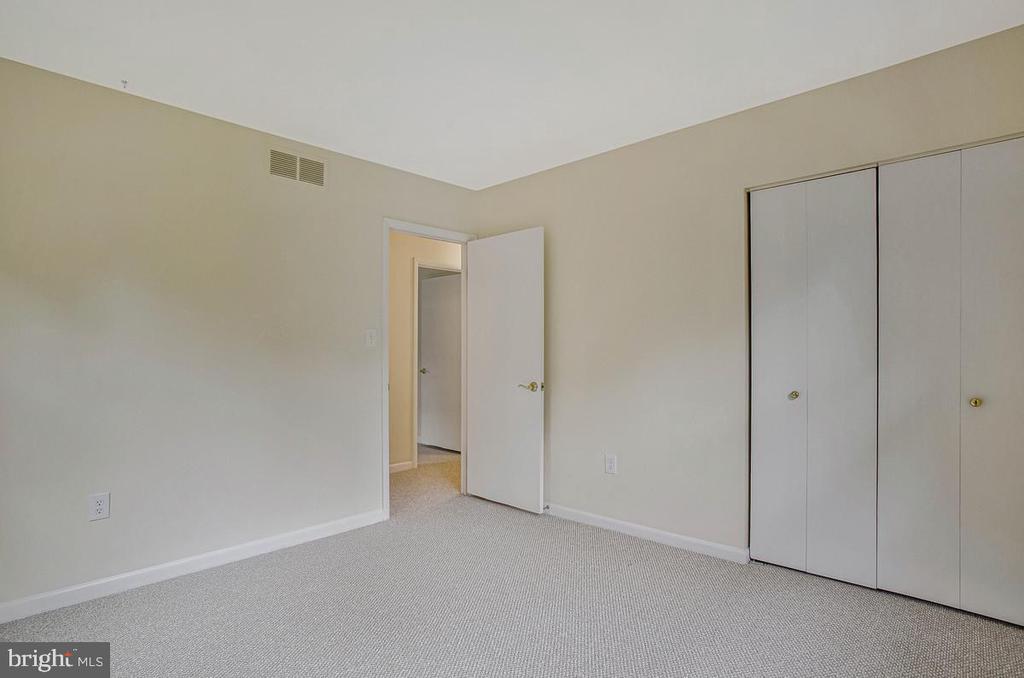 607 RIDGE DRIVE