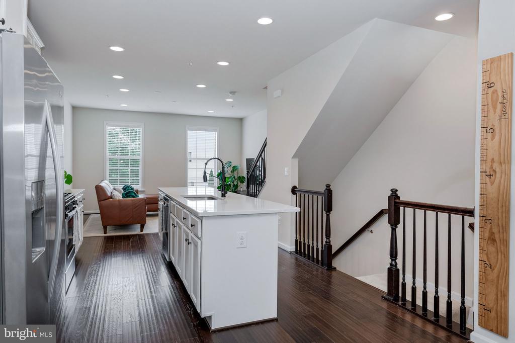 8145 HOLLOW COURT