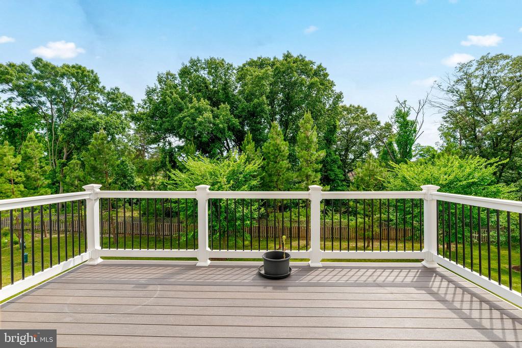 8145 HOLLOW COURT