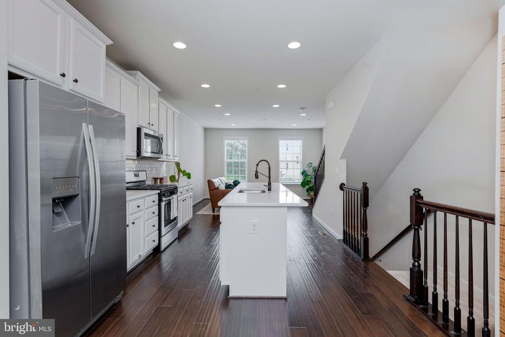 8145 HOLLOW COURT