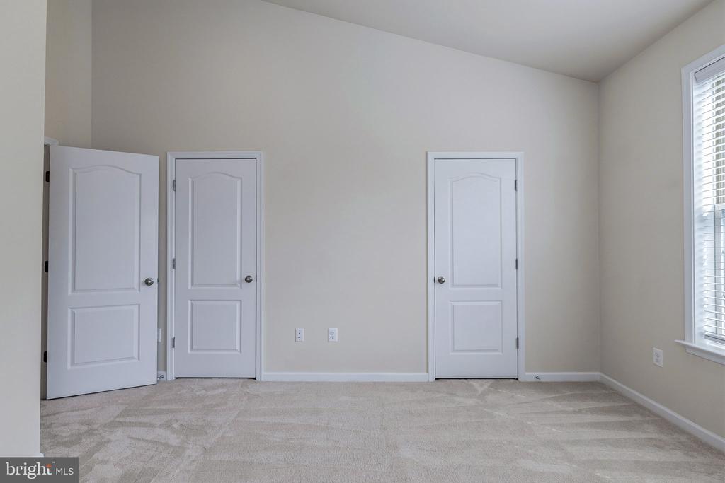 8145 HOLLOW COURT