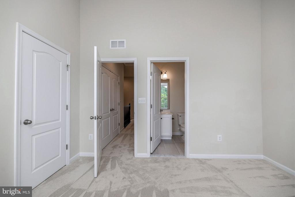 8145 HOLLOW COURT