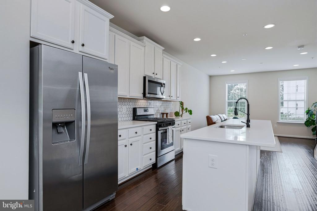 8145 HOLLOW COURT