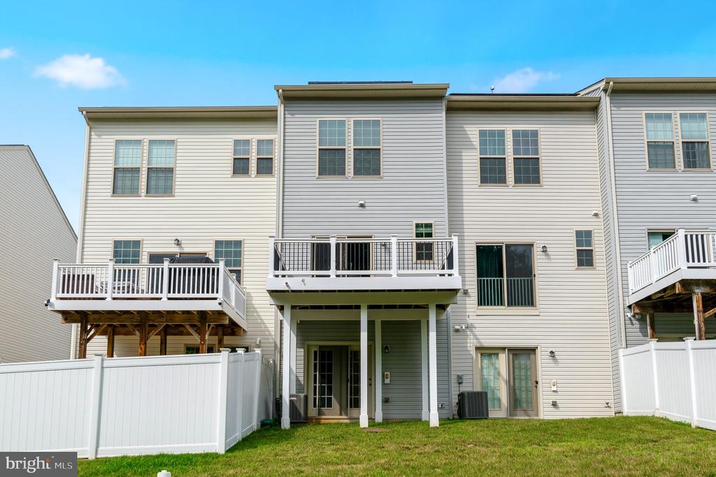 8145 HOLLOW COURT