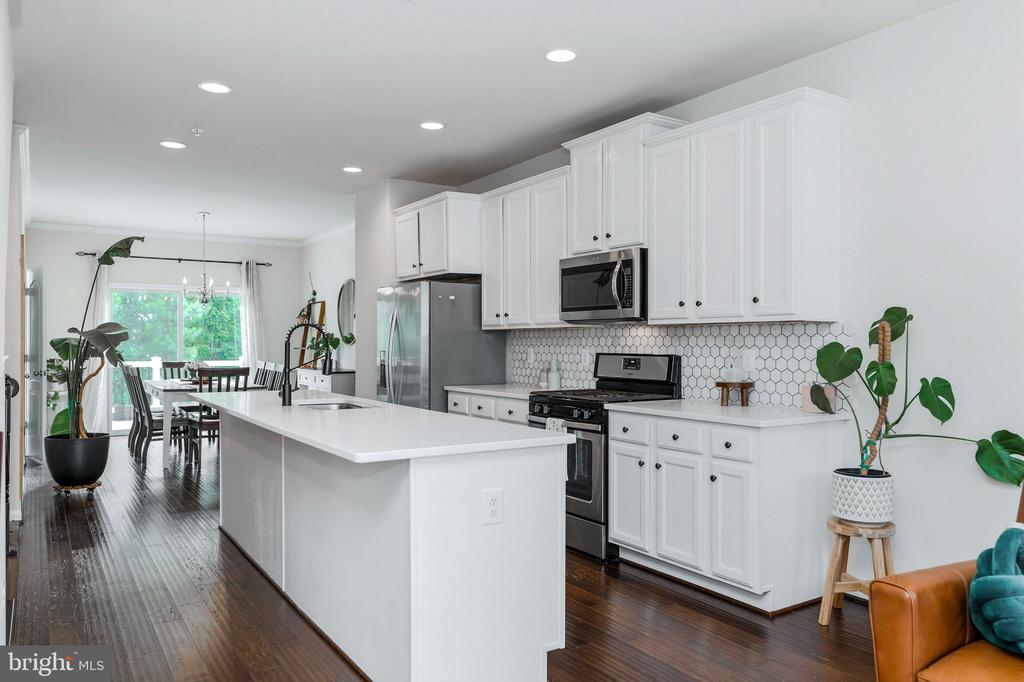 8145 HOLLOW COURT