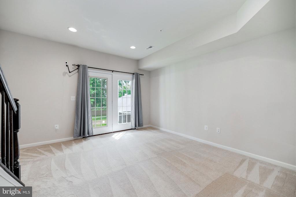 8145 HOLLOW COURT