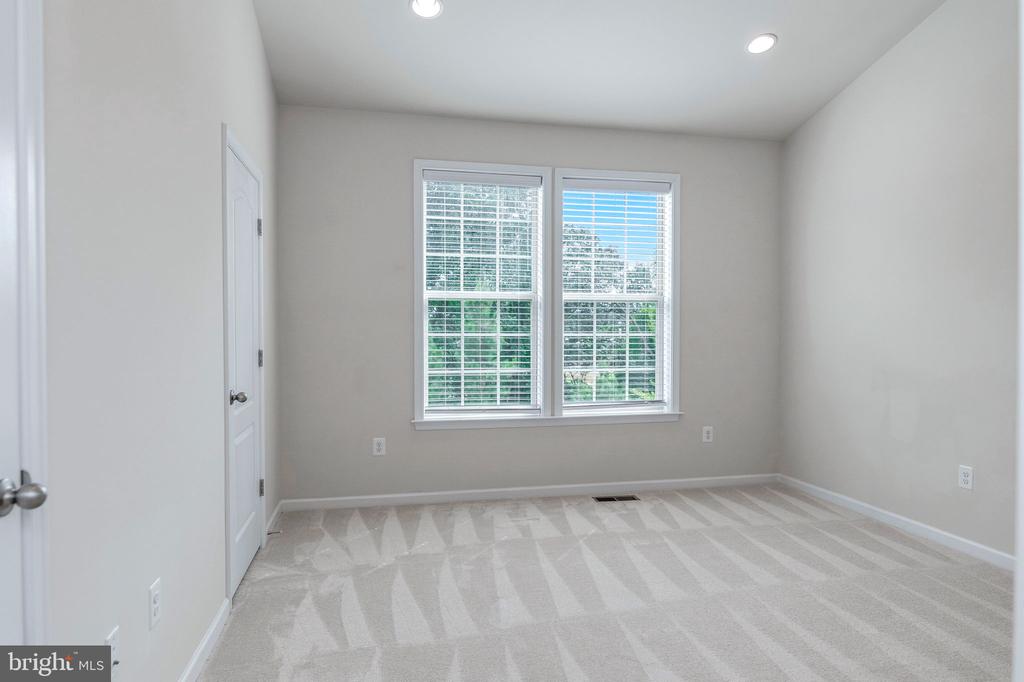 8145 HOLLOW COURT