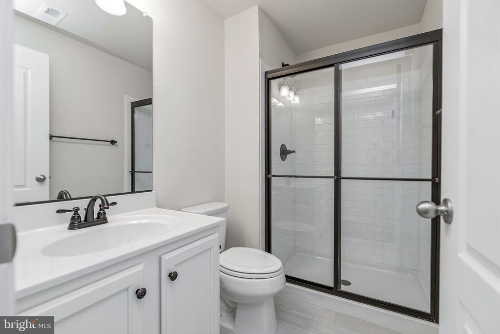 8145 HOLLOW COURT