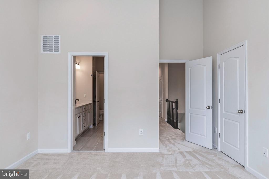 8145 HOLLOW COURT