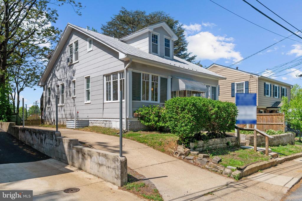 13 ANNAPOLIS STREET