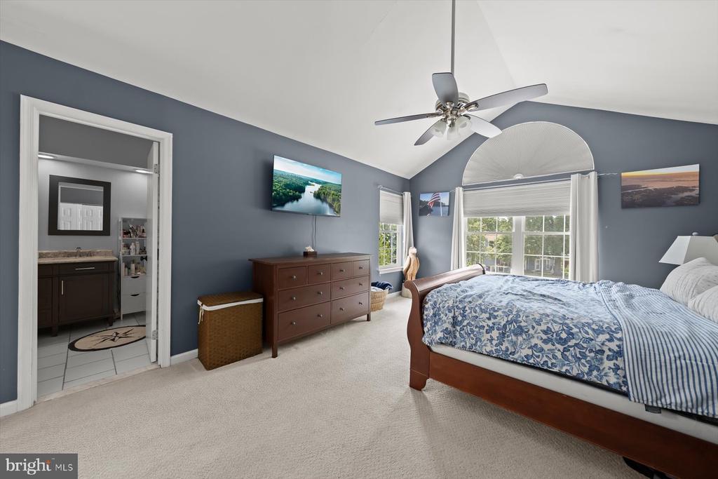 916 YACHTSMAN WAY