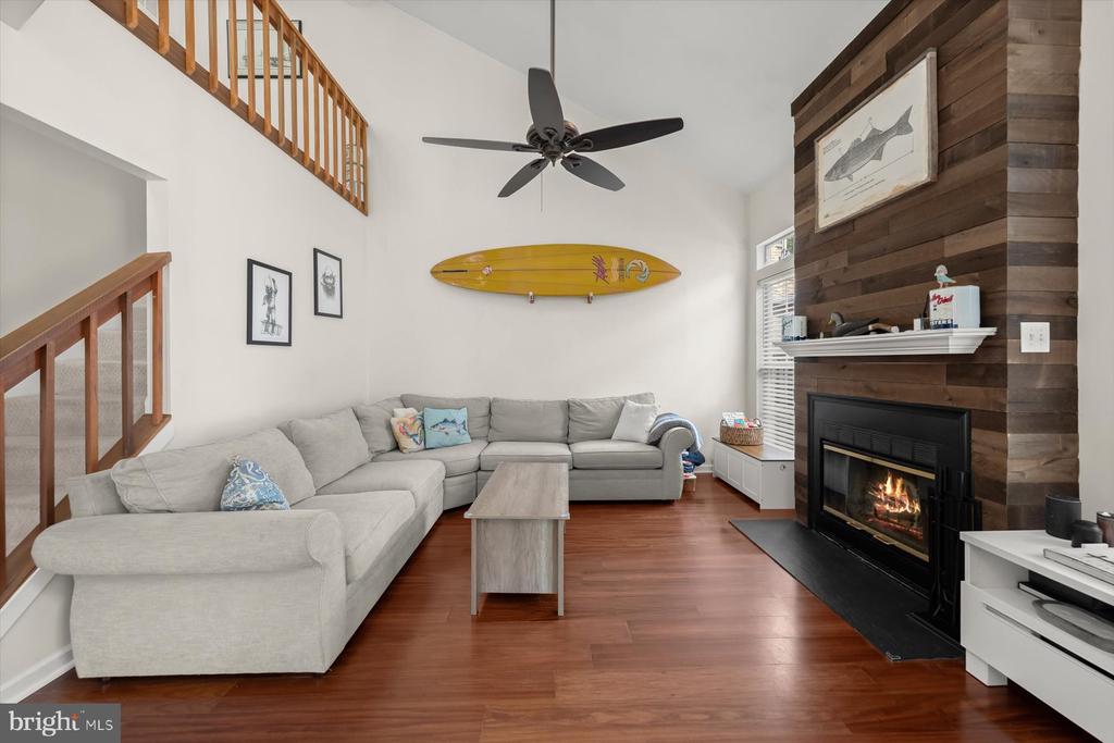 916 YACHTSMAN WAY
