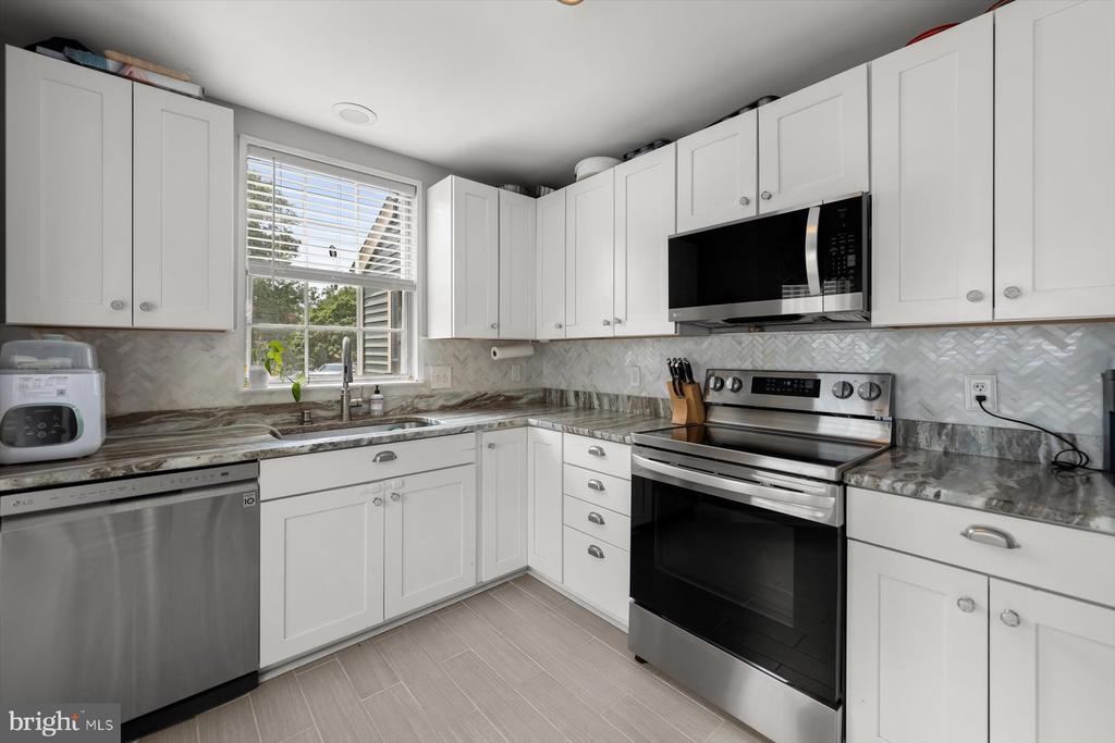 916 YACHTSMAN WAY