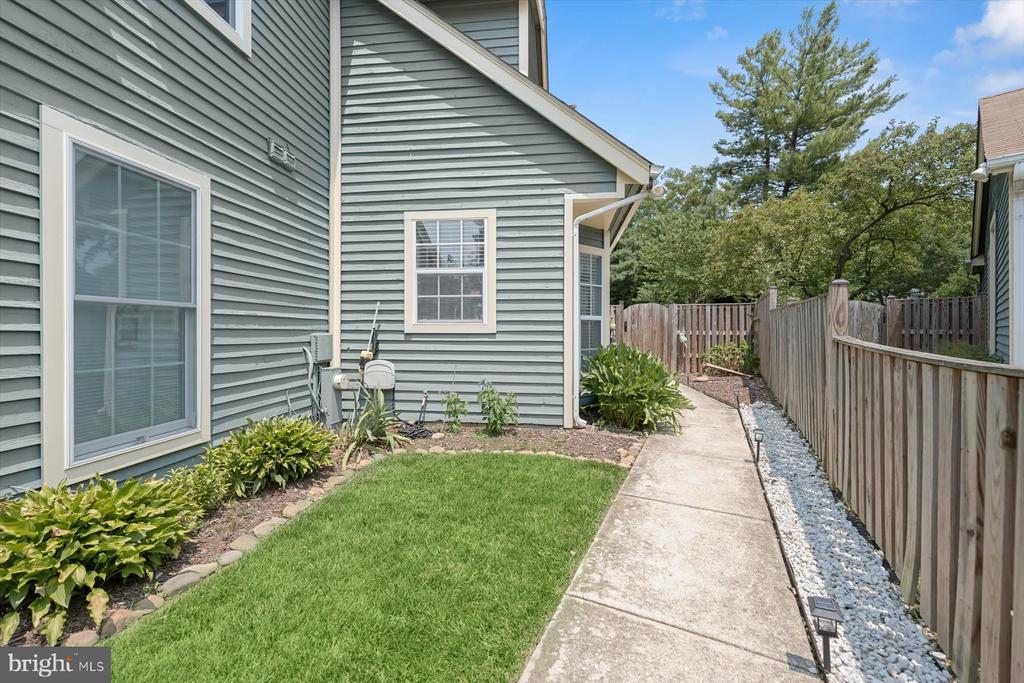 916 YACHTSMAN WAY