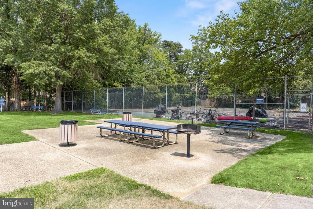 916 YACHTSMAN WAY