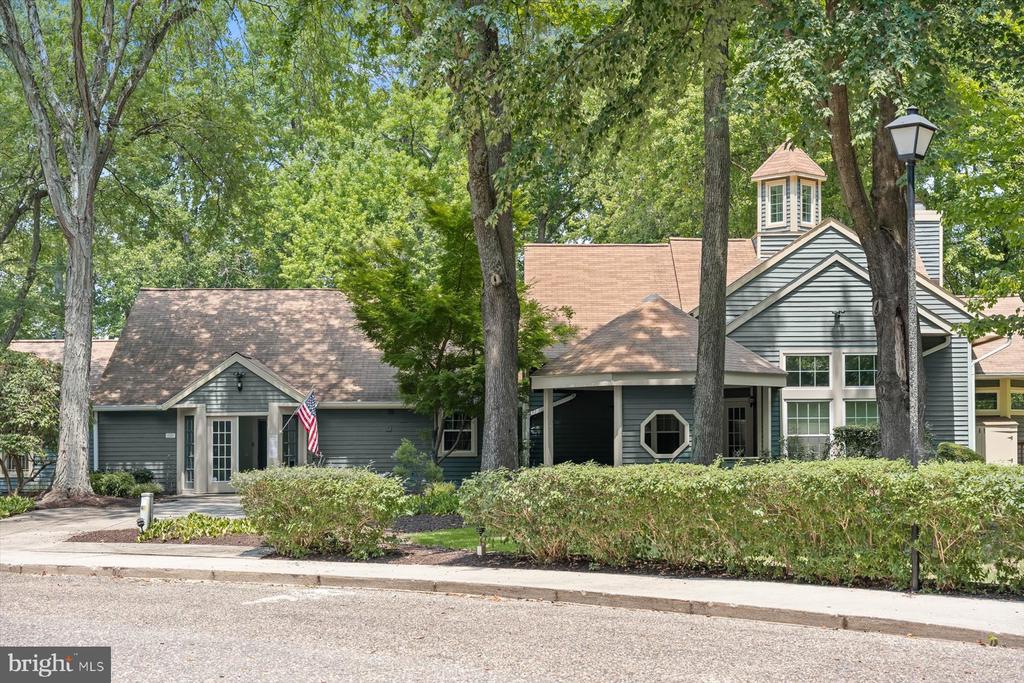 916 YACHTSMAN WAY