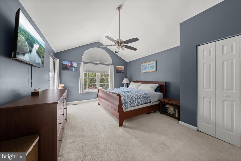 916 YACHTSMAN WAY