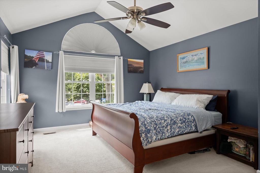 916 YACHTSMAN WAY