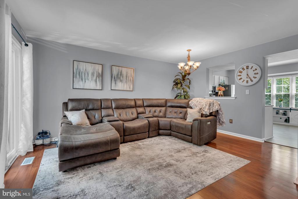 1322 COX COVE COURT