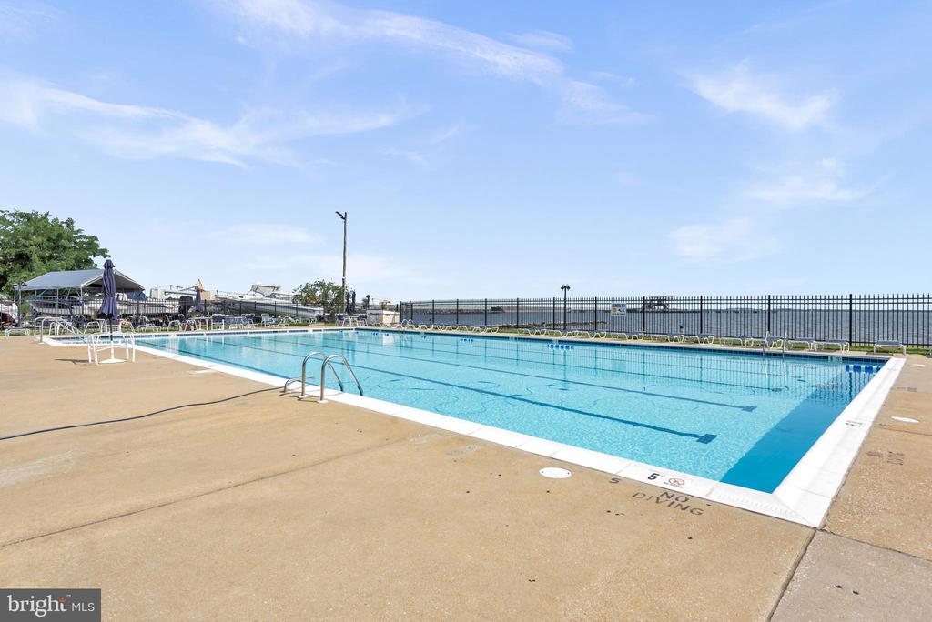 1322 COX COVE COURT