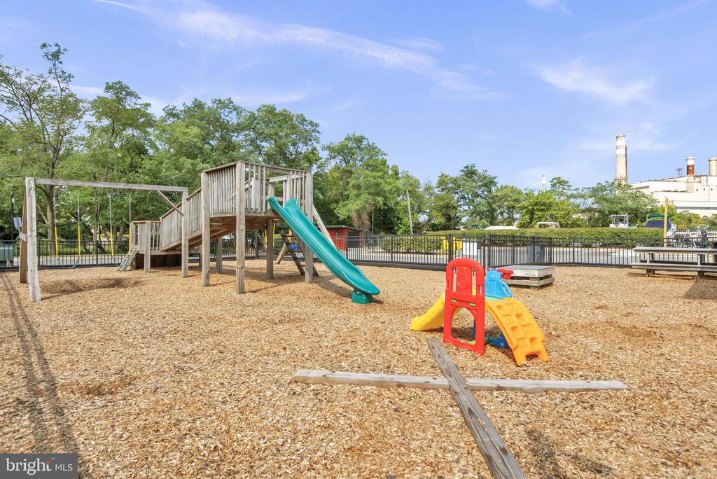 1322 COX COVE COURT