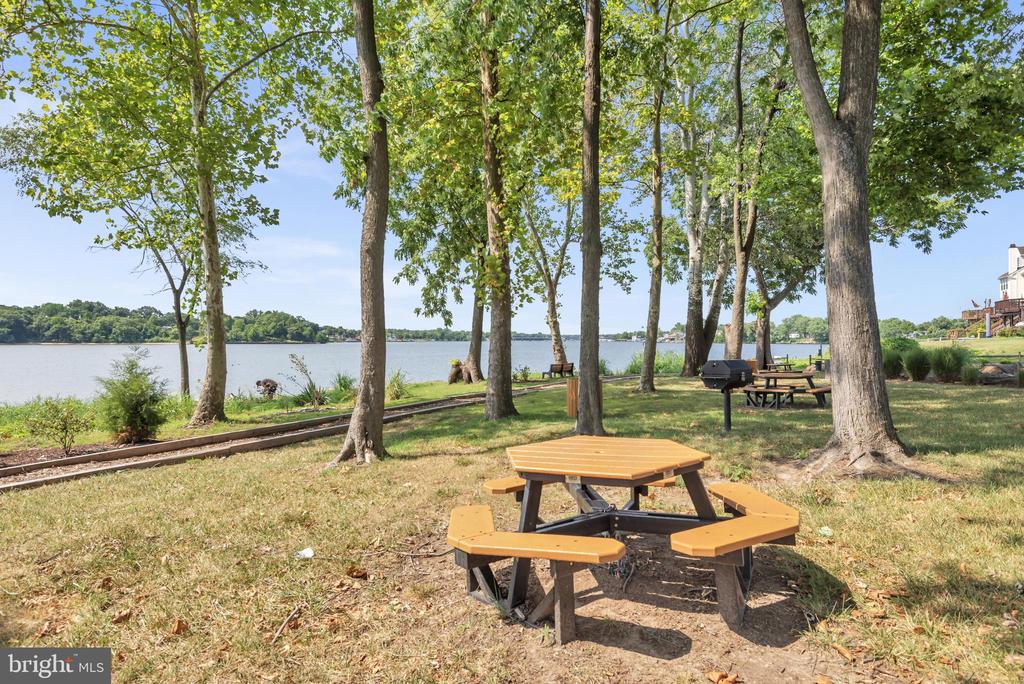 1322 COX COVE COURT