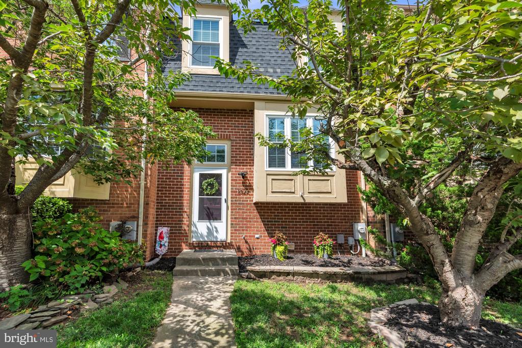1322 COX COVE COURT