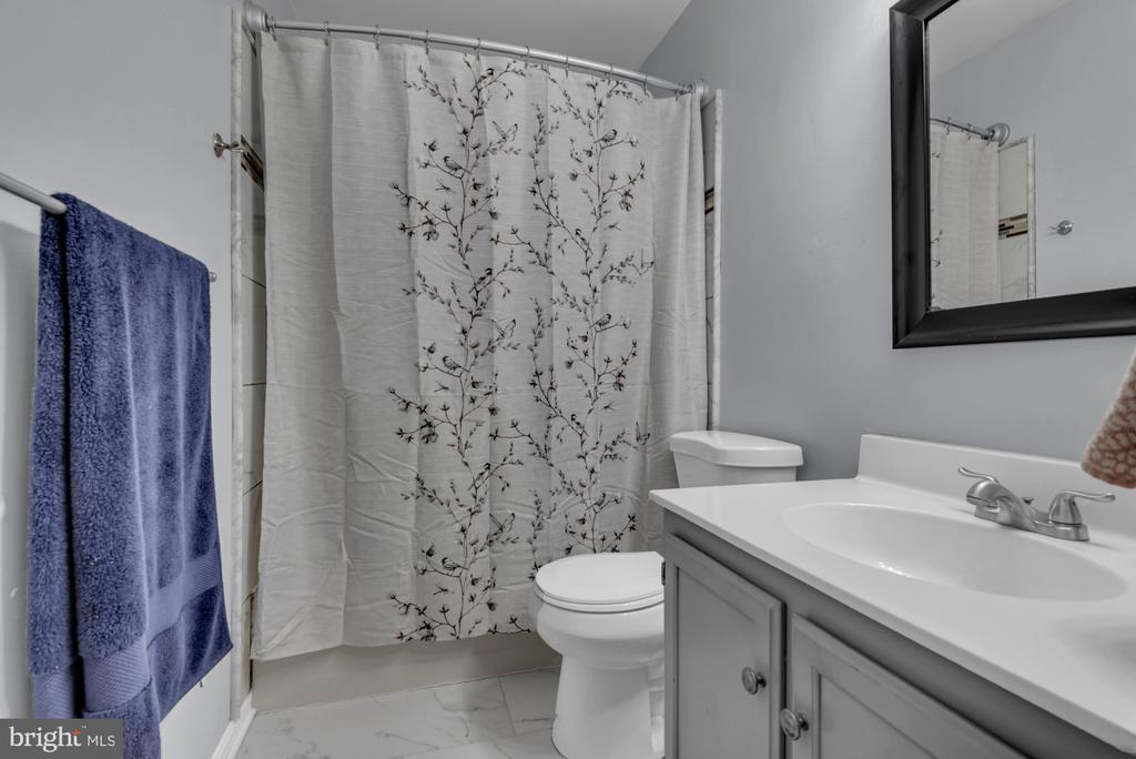 1322 COX COVE COURT