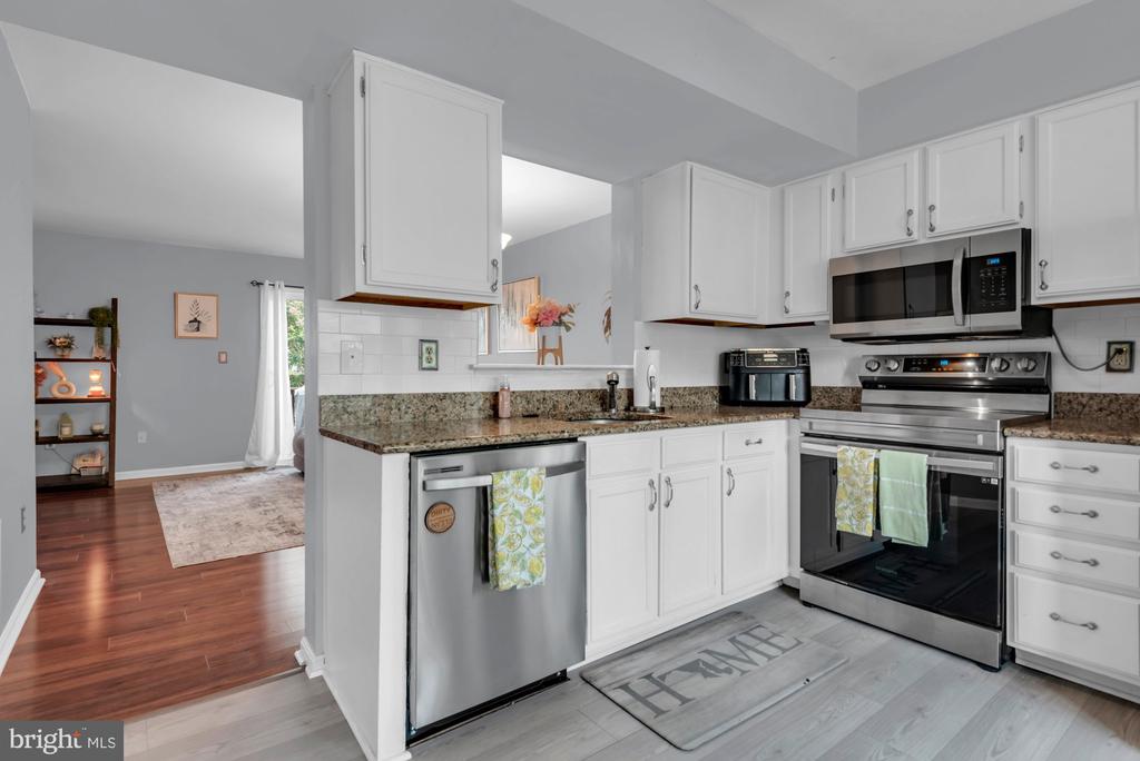 1322 COX COVE COURT