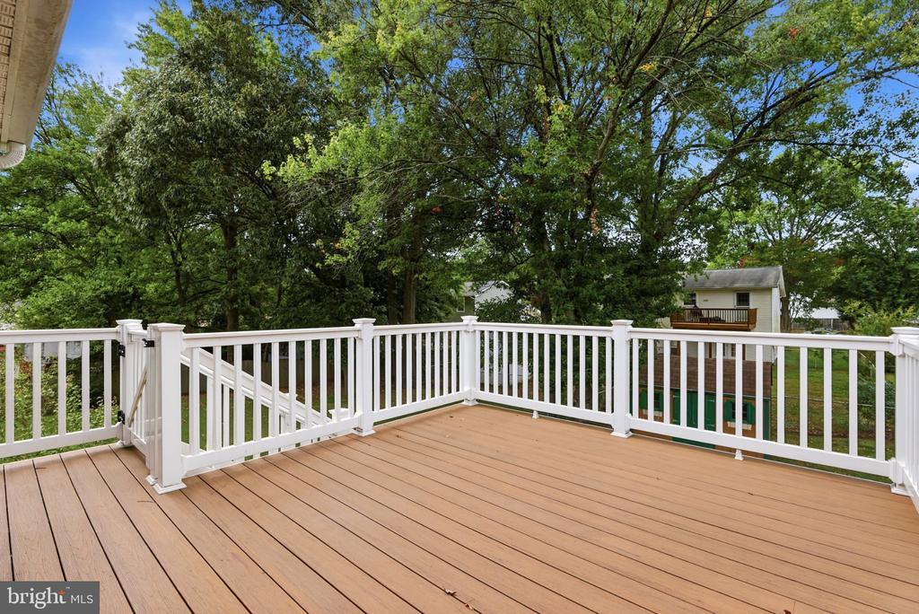 944 AUTUMNWOOD DRIVE