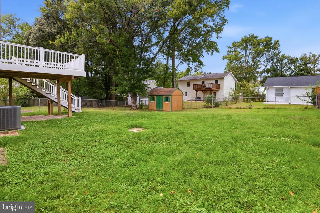 944 AUTUMNWOOD DRIVE