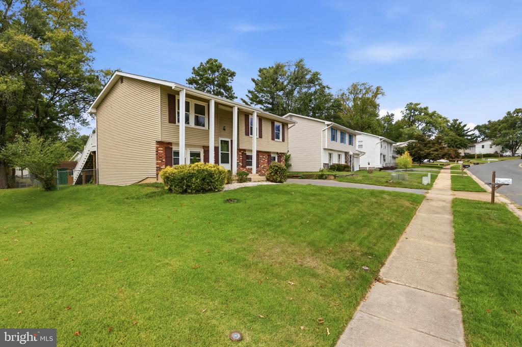 944 AUTUMNWOOD DRIVE