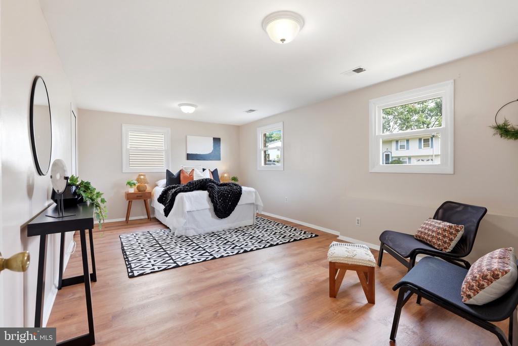 944 AUTUMNWOOD DRIVE