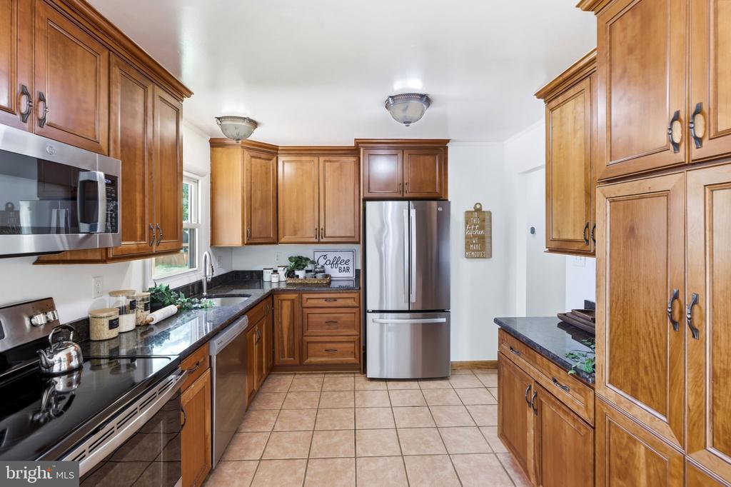 944 AUTUMNWOOD DRIVE