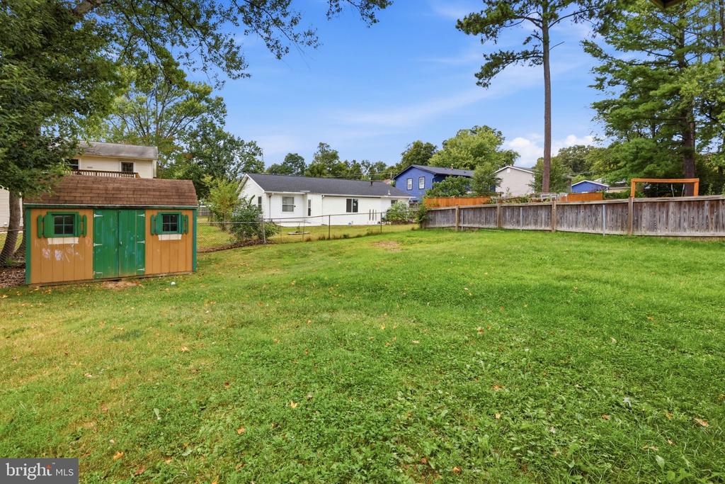944 AUTUMNWOOD DRIVE