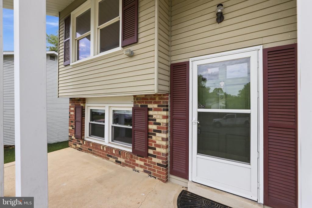944 AUTUMNWOOD DRIVE