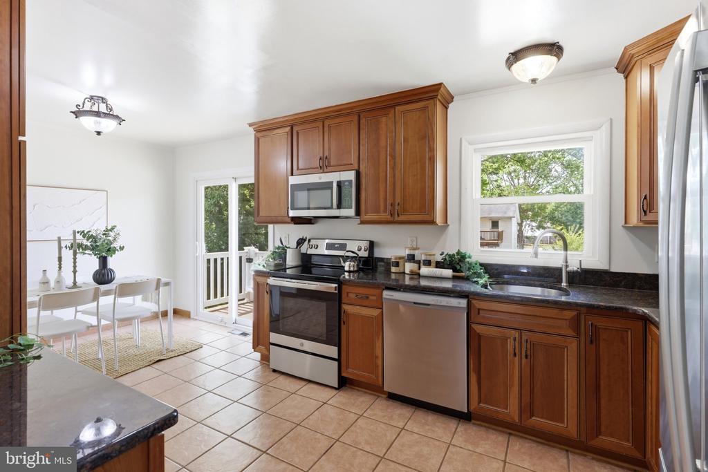 944 AUTUMNWOOD DRIVE