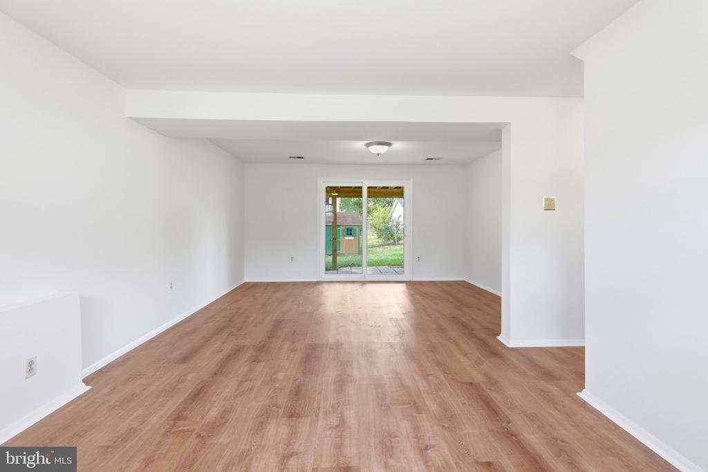 944 AUTUMNWOOD DRIVE